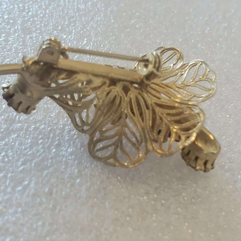 Vintage Gold Tone Flower Floral Brooch‎ Pin Open Work Pronged Pink Purple Stones